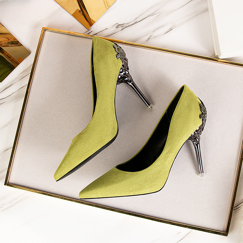 VelvetRise – dámské semišové lodičky s kovovými detaily