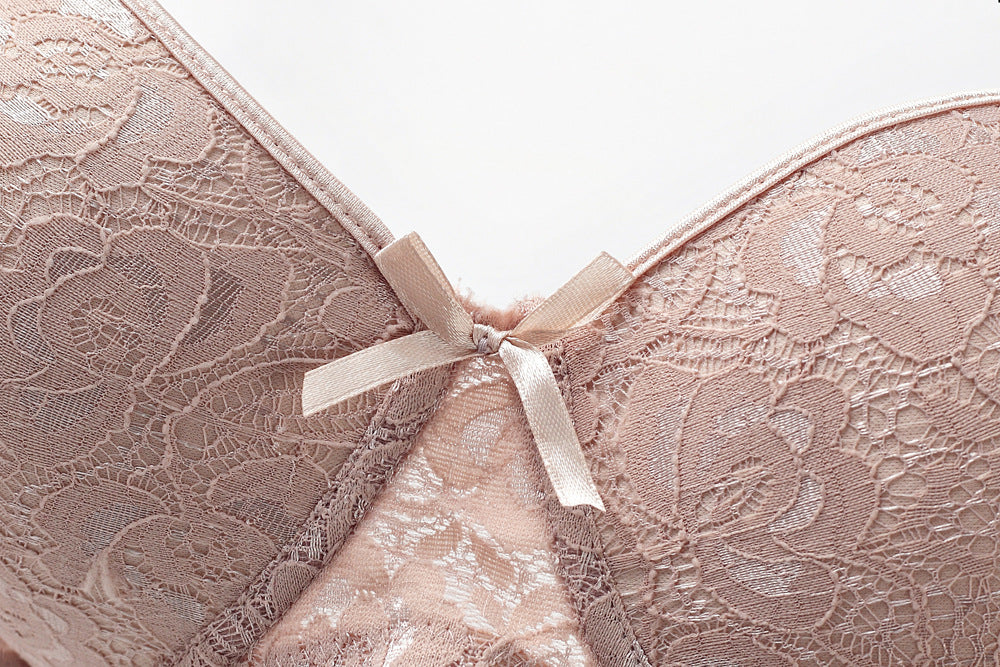Deep V – minimalistická elegance ve smyslném střihu