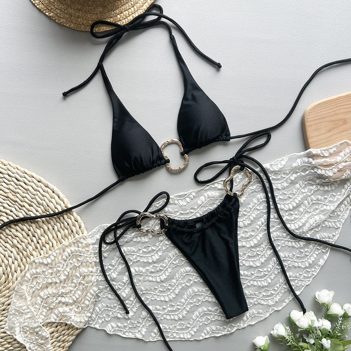 Luxe Riviera bikiny s kovovými akcenty