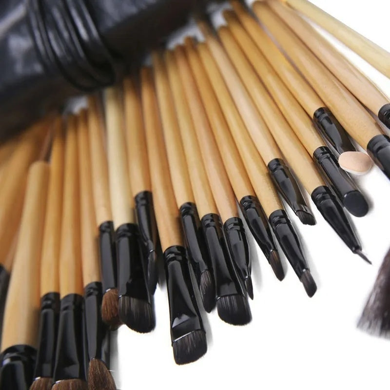 Dárková taška 24 ks sady štětců na make-up