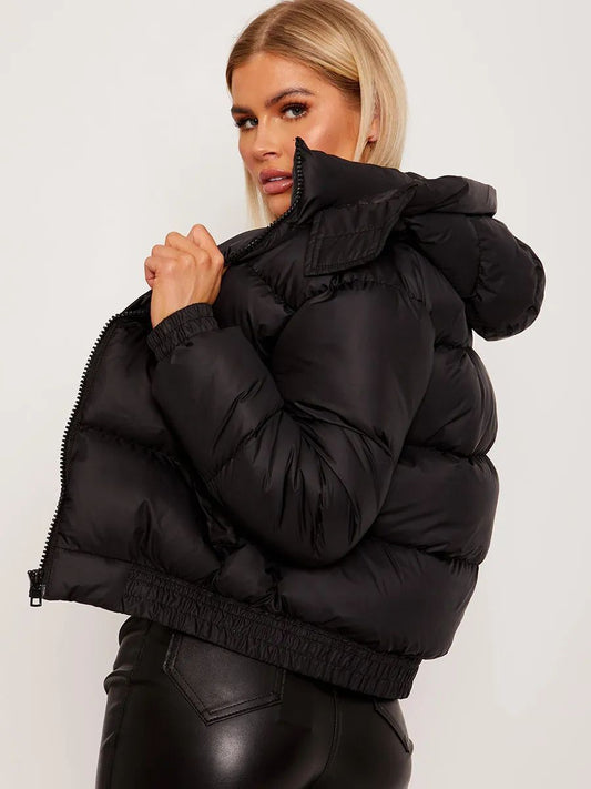 UrbanShield Puffer: chaqueta aislante con capucha y cuello alto