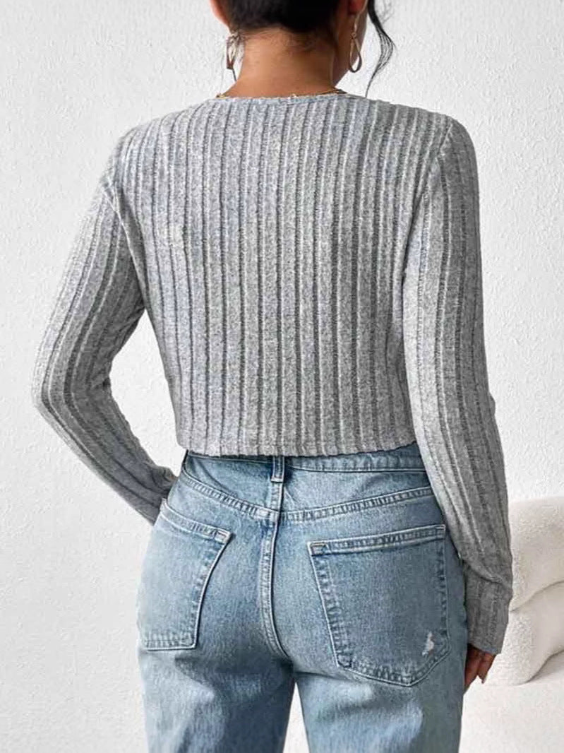 RibLuxe – žebrovaný pletený set s knoflíky a zkráceným topem