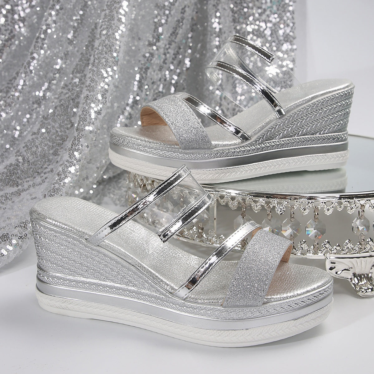 GlamRise – dámské sandály na klínku s rybí špičkou