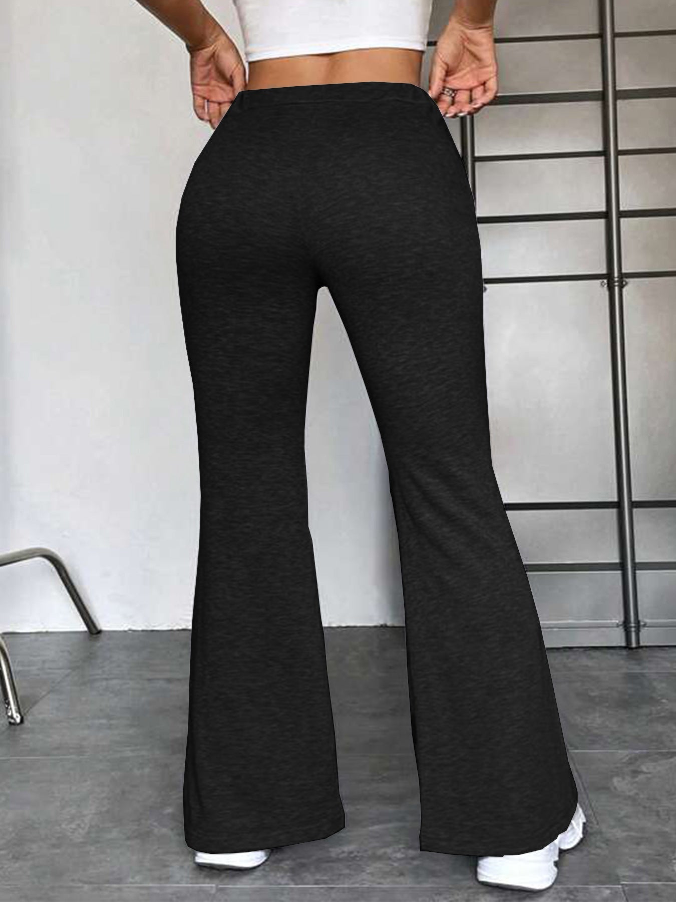 FusionFit – street pants with a flared cut