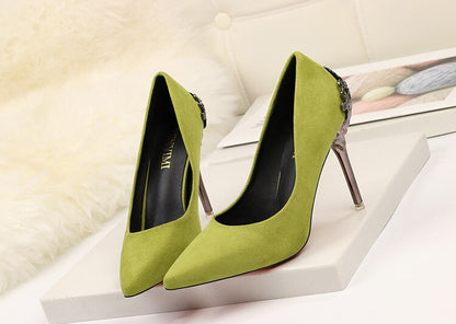 VelvetRise – dámské semišové lodičky s kovovými detaily