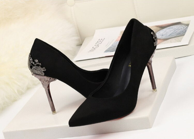 VelvetRise – dámské semišové lodičky s kovovými detaily