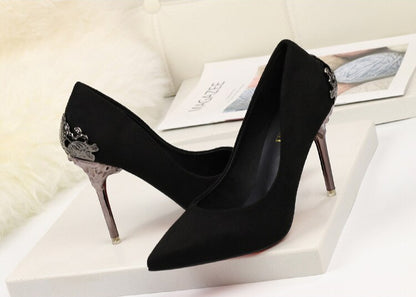 VelvetRise – dámské semišové lodičky s kovovými detaily