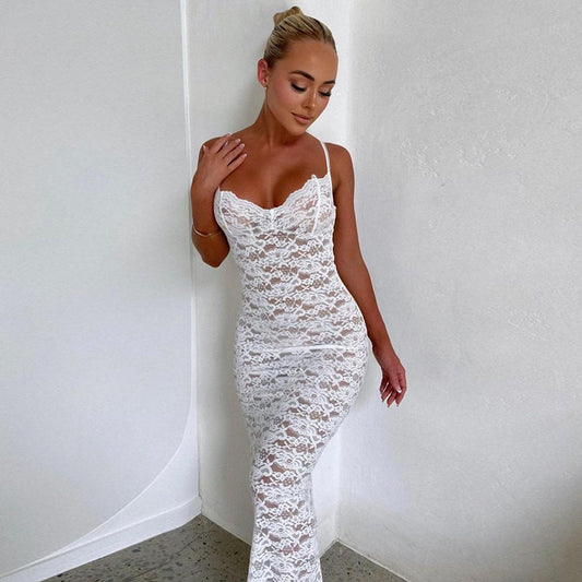 LaceGaze Slip – elegantní krajkové šaty s průhledným efektem