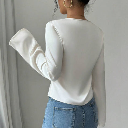 Velvéa – elegant blouse with ruffles