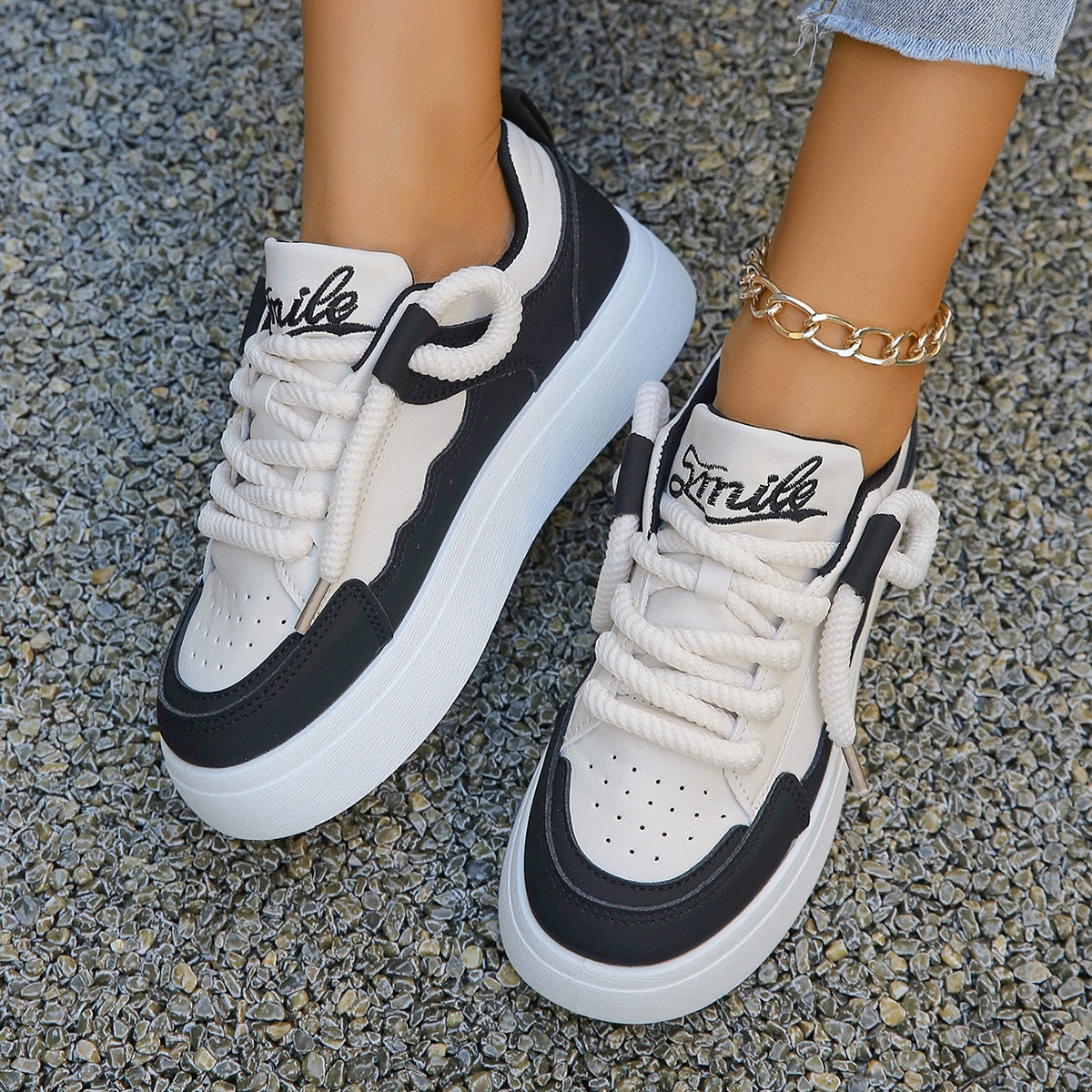 SkyGleam – dámské tenisky na platformě s lakovaným efektem