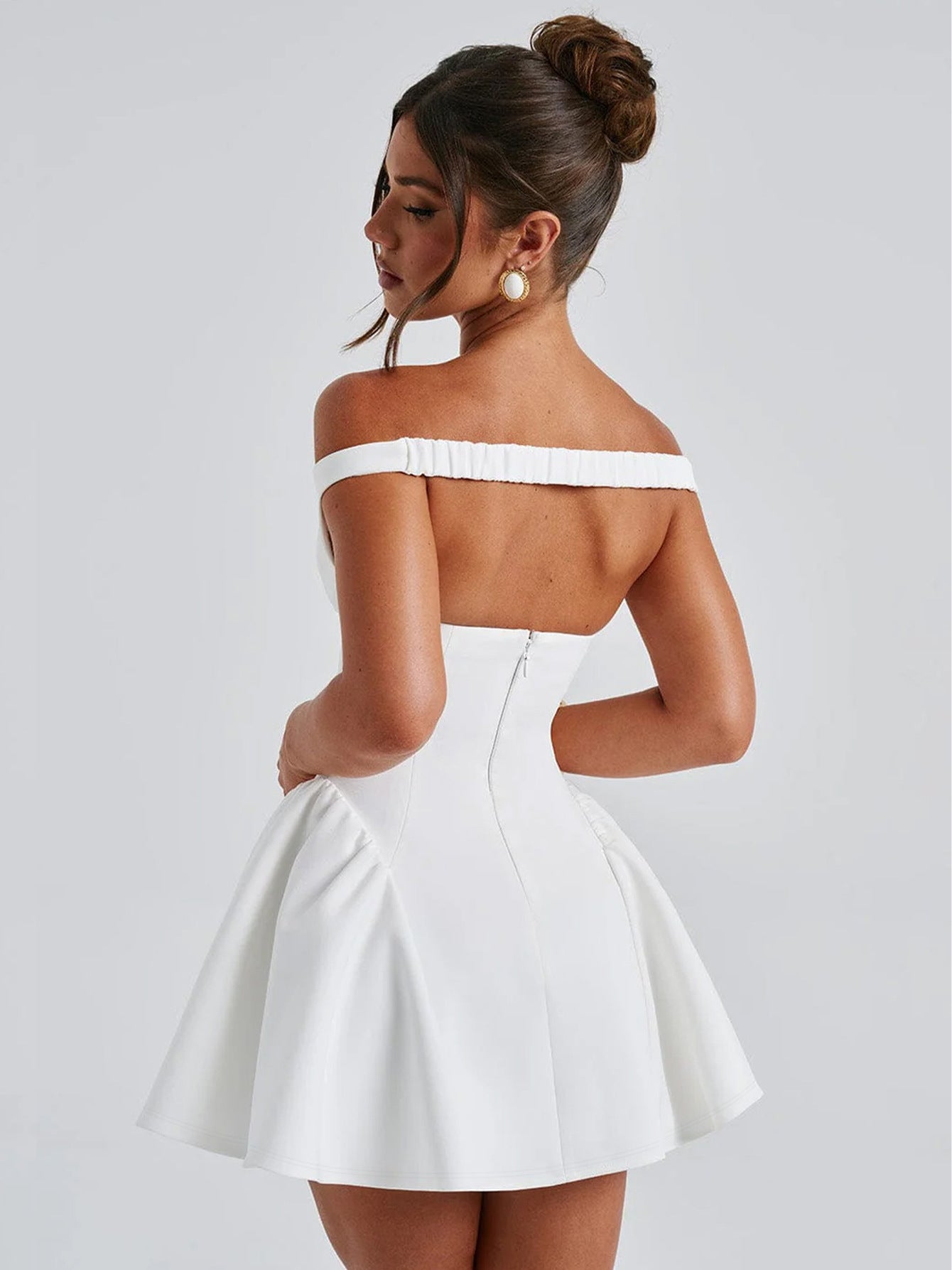 Elorina – elegantní šaty s úzkým živůtkem