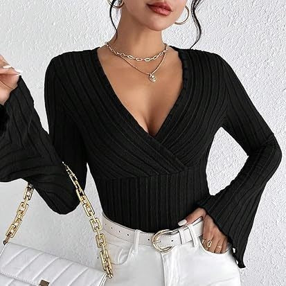 RibContour – ribbed slim top with V-neck