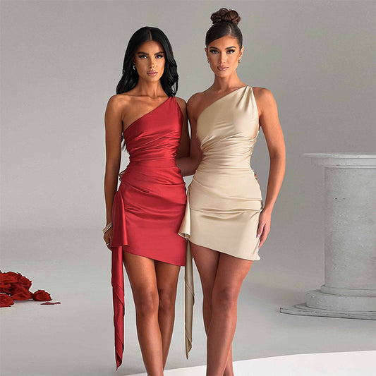 Hotline Chic – elegantní asymetrické minišaty