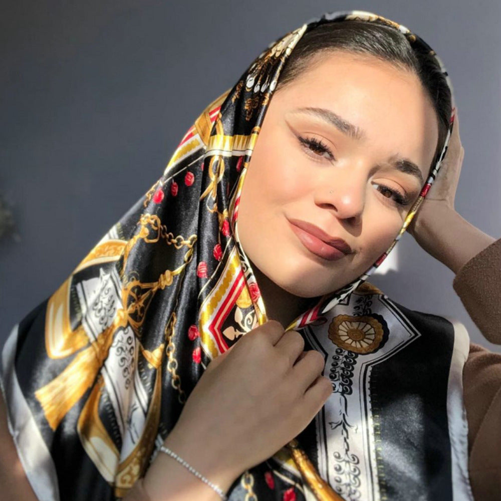 Chainesse – dámský saténový šátek s řetízkovým potiskem