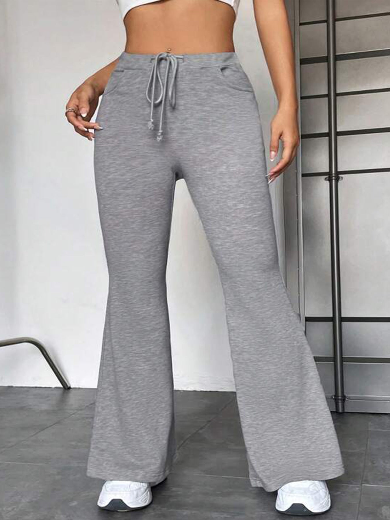 FusionFit – street pants with a flared cut